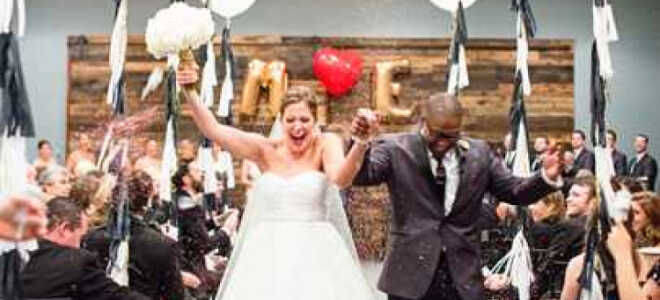 Как оформить свадебный зал шарами